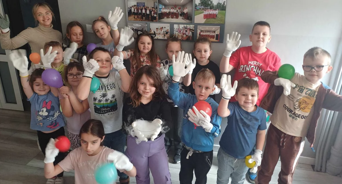 Zajęcia chemiczne dla dzieci w Gminnym Ośrodku Kultury i Sportu w Skomlinie