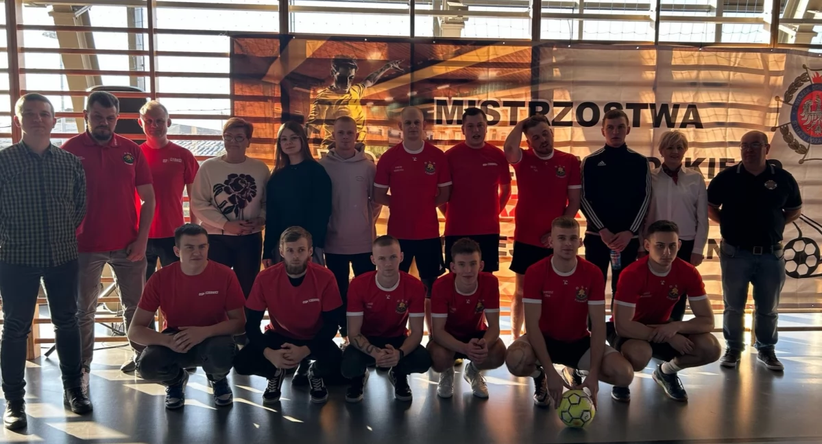 Strażacy z jednostki OSP Czernice walczyli na wojewódzkim turnieju piłki halowej