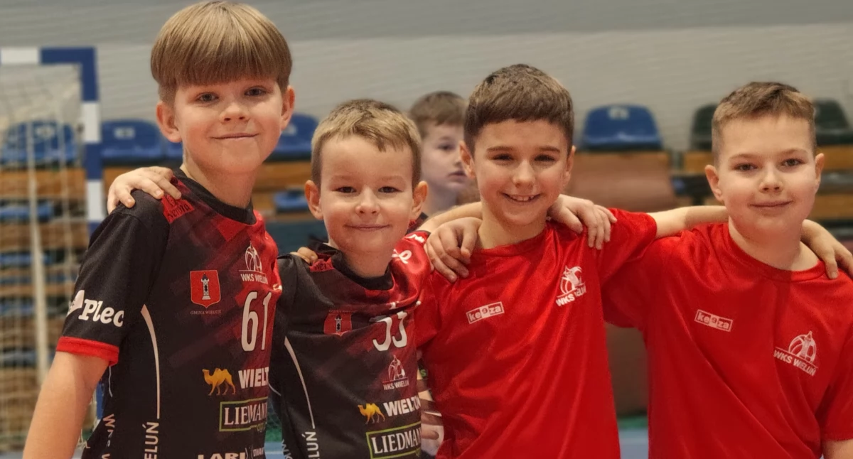 Sportowe ferie w Wieluniu rozpoczęte! Piłka nożna i siatkówka na inaugurację