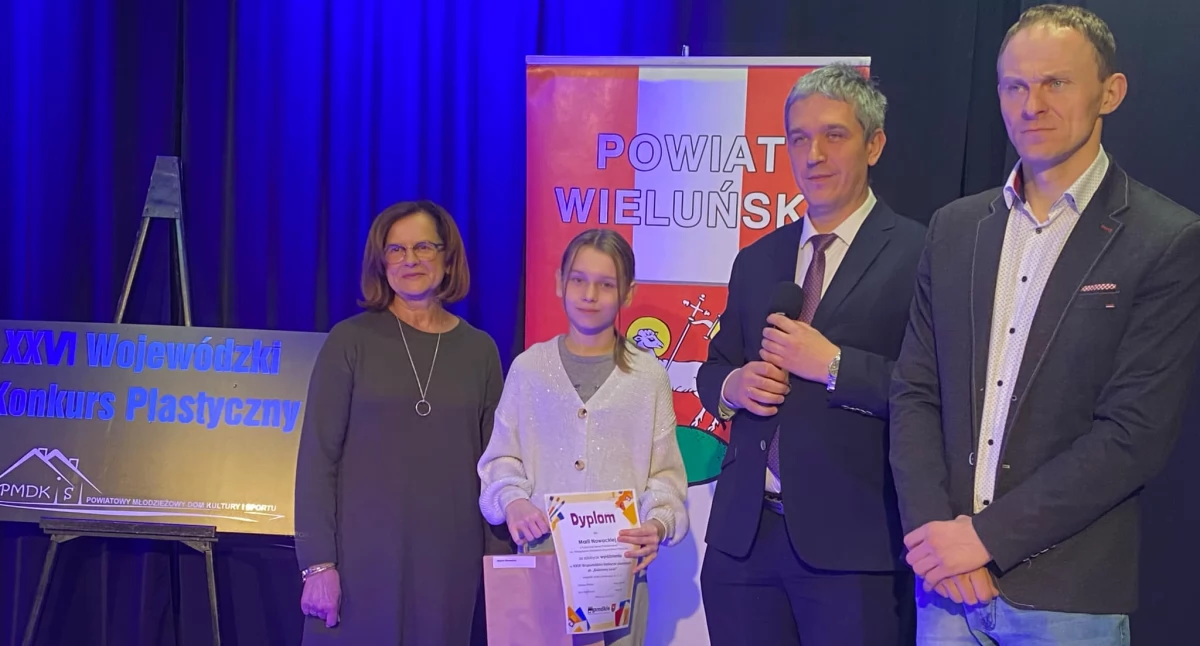Wręczenie nagród XXVI edycji konkursu plastycznego „Kolorowy świat” w Powiatowym Młodzieżowym Domu Kultury i Sportu w Wieluniu