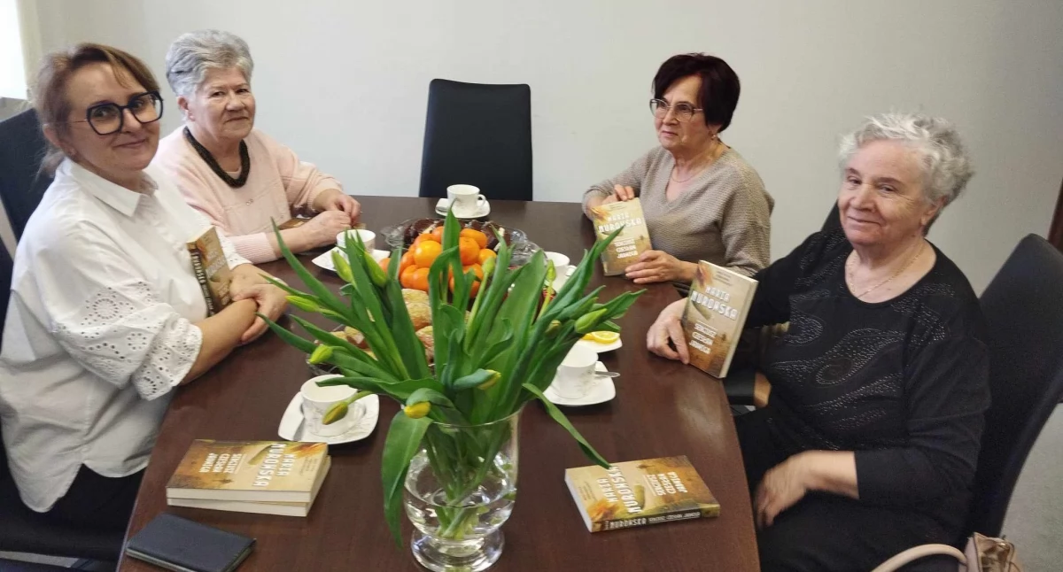Dyskusyjny Klub Książki przy Gminnej Bibliotece Publicznej w Rząśni prężnie działa. Jutro kolejne spotkanie...