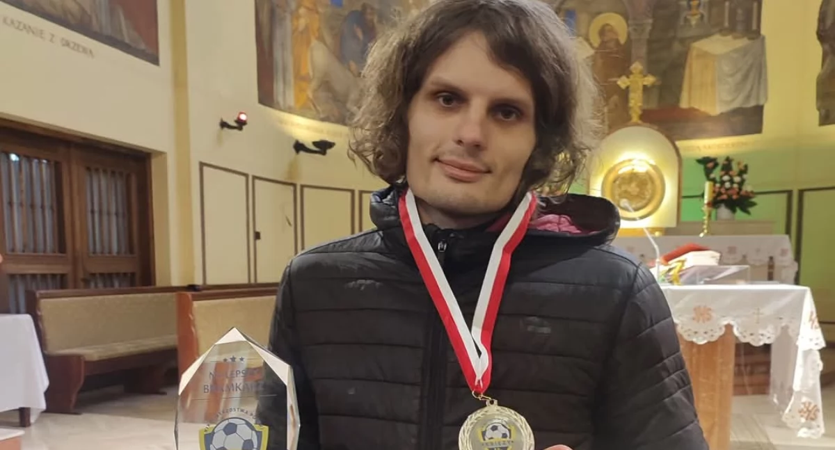 Ksiądz-bramkarz wicemistrzem Polski! Dominik Kozłowski służący w parafii pw.św. Antoniego z Padwy w Kiełczygłowie najlepszym golkiperem mistrzostw