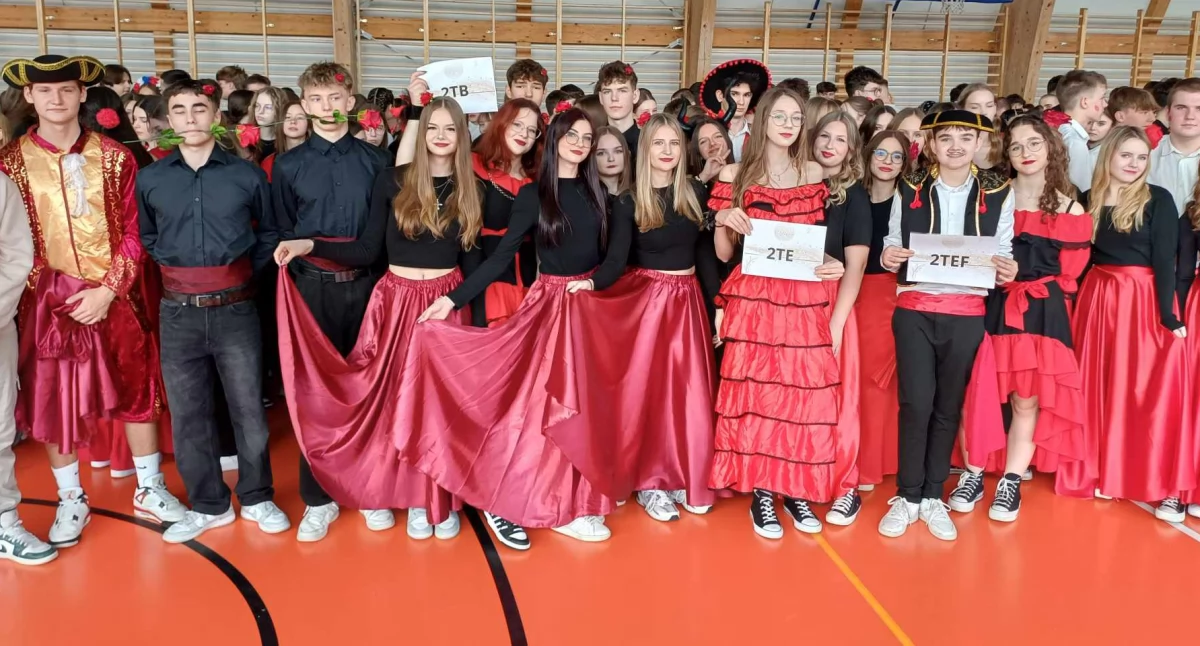 Global Gala 2025 w Zespole Szkół nr 1 w Wieluniu: Podróż dookoła świata w jednym miejscu
