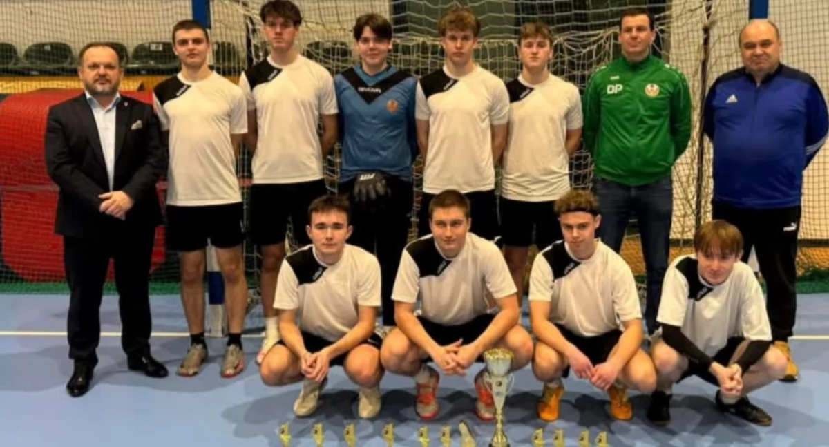GLKS Warta Osjaków mistrzem powiatu! Zacięta rywalizacja w Halowych Mistrzostwach Zrzeszenia LZS Juniorów A1