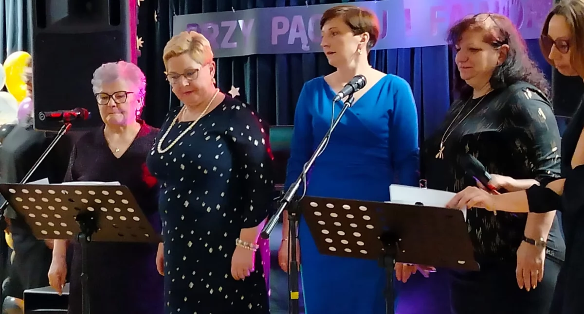 Biesiada przy pączku i faworku w gminie Czarnożyły: Powiedział Bartek, że dziś Tłusty Czwartek