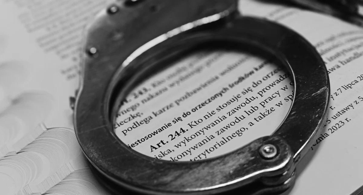 Miał siedem sądowych zakazów, a i tak wsiadł za kierownicę - wpadł, bo przekroczył prędkość