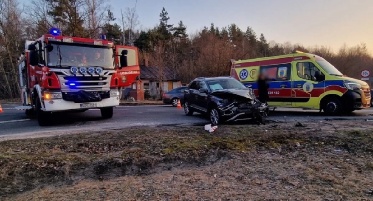 Zderzenie busa z osobówką - 56-letni sprawca miał blisko pół promila alkoholu w organizmie