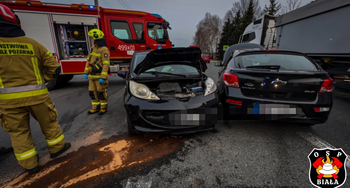 Zderzenie dwóch samochodów osobowych w Lgocie, gm. Kłobuck 
