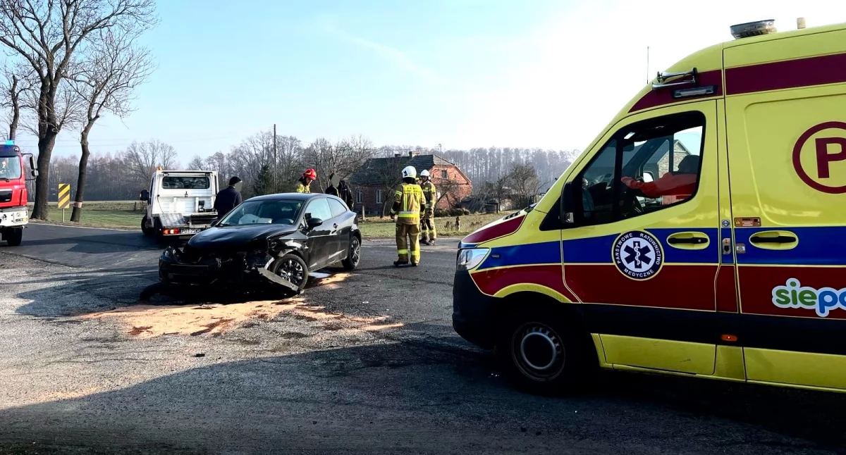 Zderzenie seata oraz bmw - 20-latek wymusił pierwszeństwo