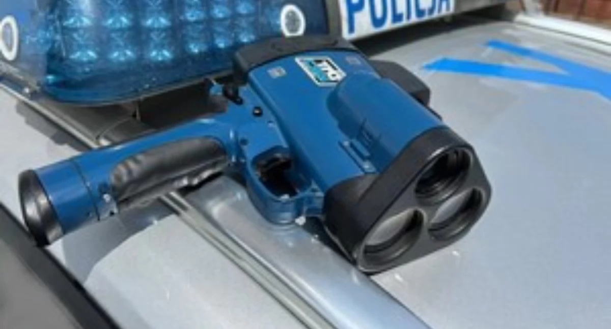 Pędził BMW 107 km/h. Młody mieszkaniec powiatu pajęczańskiego stracił prawo jazdy