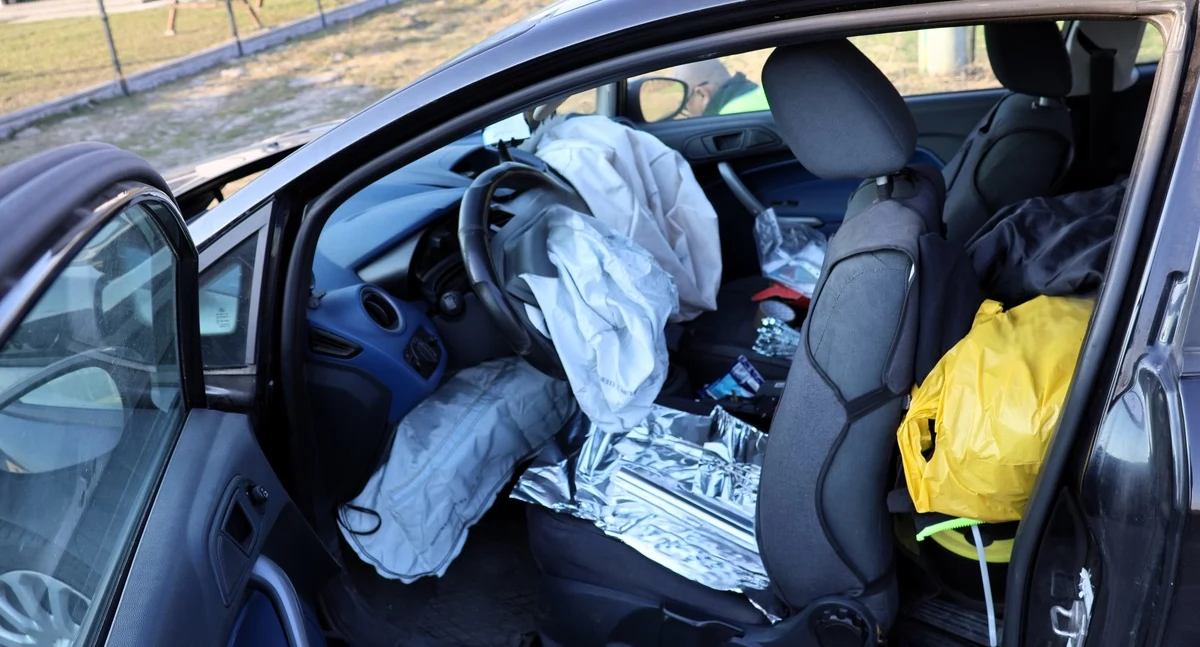Spowodował kolizję, a potem uciekł rozbitym autem - 38-latek był kompletnie pijany 