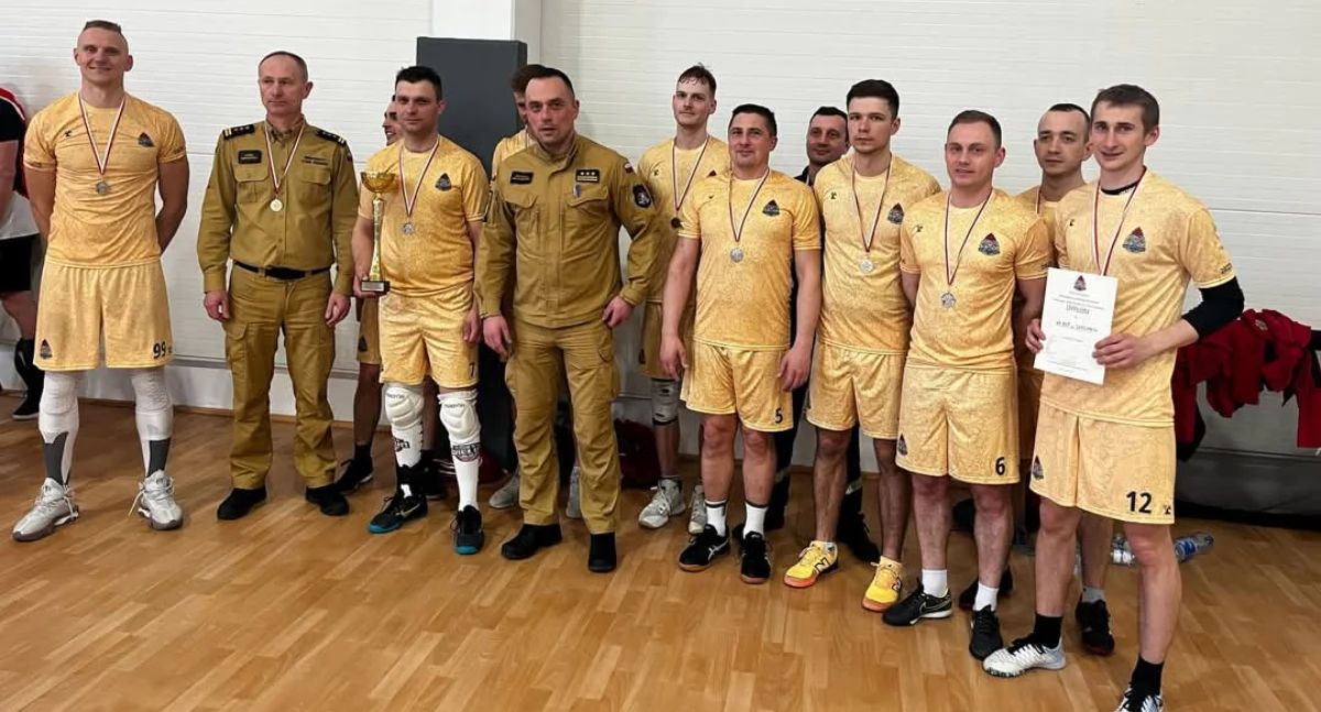 Strażacy z Wielunia wicemistrzami województwa w siatkówce