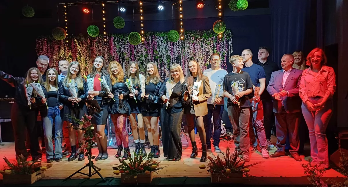 Koncert „Powitanie wiosny…na rockowo” w Domu Kultury w Ożarowie. Eksplozja muzycznej energii na scenie 