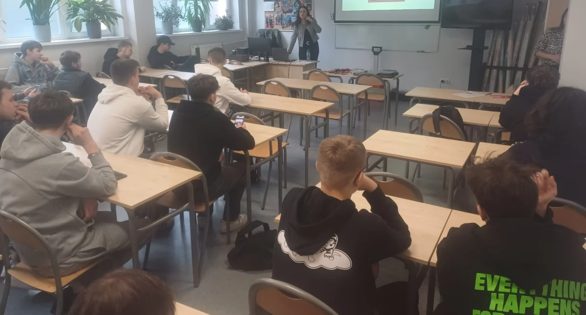 Jak przygotować CV i pozytywnie przejść rozmowę kwalifikacyjną? Praktyczne warsztaty dla uczniów ZS nr 3 w Wieluniu