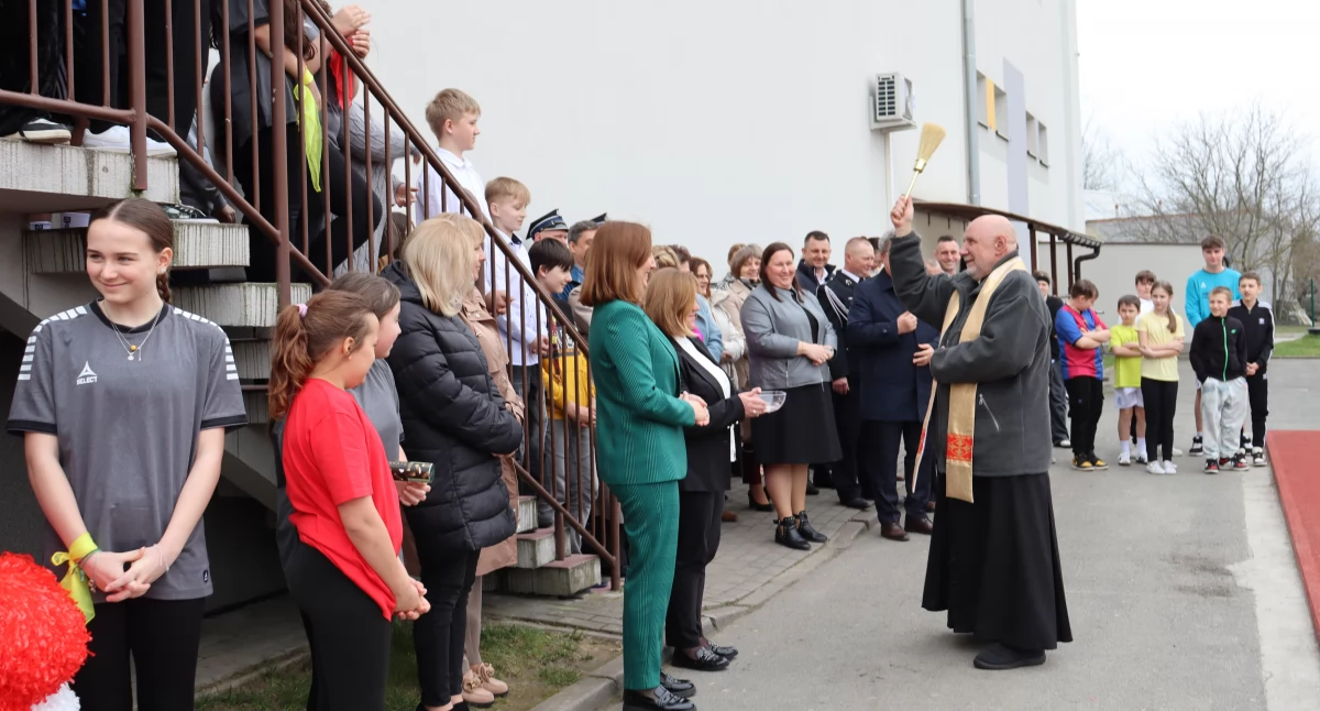 Oficjalne otwarcie nowego boiska w Zespole Szkół Samorządowych im. Króla Władysława Jagiełły w Dzietrznikach – nowa jakość aktywności fizycznej uczniów