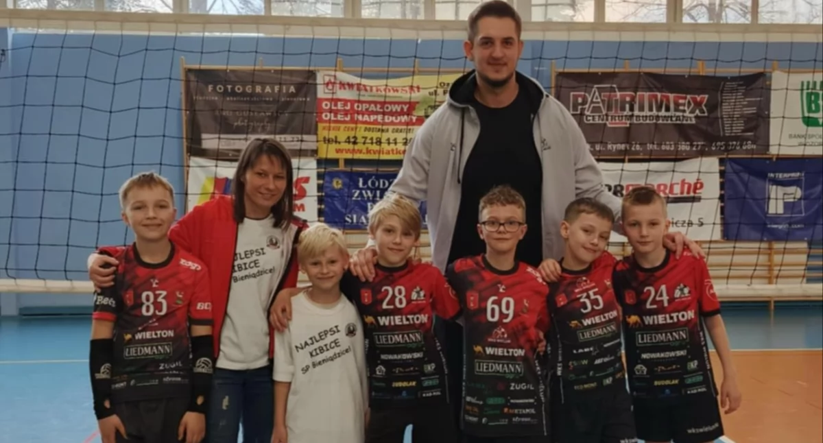 „Musimy nadrabiać sprytem i przebiegłością” – młodzi siatkarze WKS-u Wieluń rywalizowali w Kinder Joy of moving