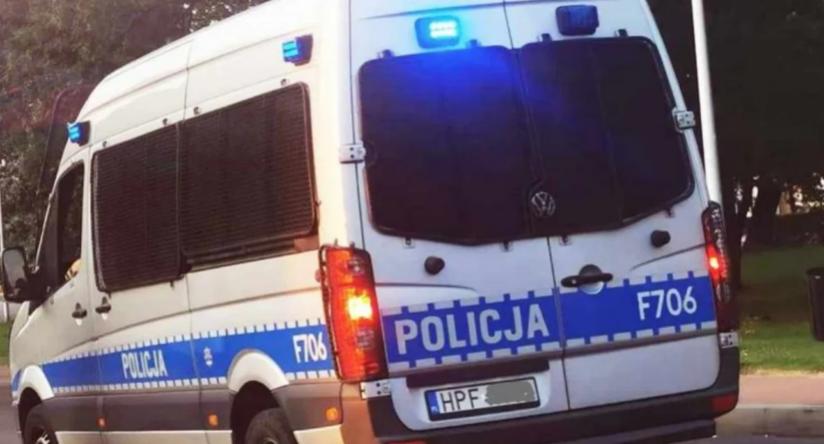 Pijany kierowca forda uderzył w ciężarówkę! 45-latek miał ponad 2,5 promila alkoholu w organizmie