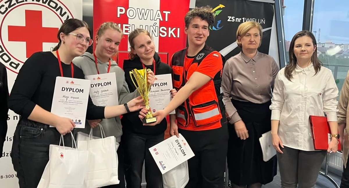 I Liceum Ogółnokształcące im. Tadeusza Kościuszki w Wieluniu zwycięża w rejonowym etapie XXXI Ogólnopolskich Mistrzostw Pierwszej Pomocy PCK