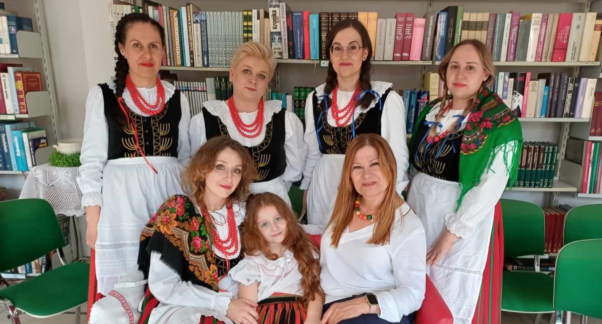 Pierwszy dzień warsztatów fotograficznych „Wieluński strój ludowy” w Powiatowej Bibliotece Publicznej w Wieluniu 