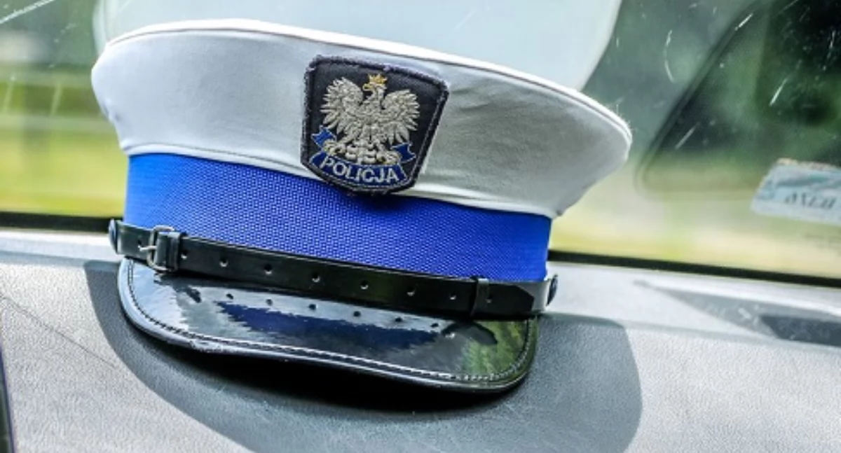 Zakończył swoją podróż na znaku drogowym - był pijany
