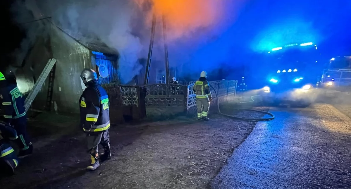 Tragiczny pożar domu - zginął 48-latek, ojciec zdołał uciec z budynku 