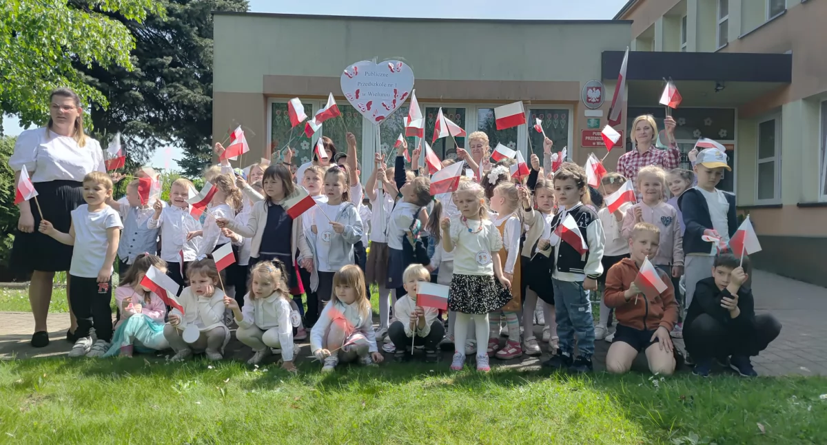 „Kocham Cię Polsko”: dzieci z Przedszkola nr 1 w Wieluniu uczą się o tym czym jest patriotyzm