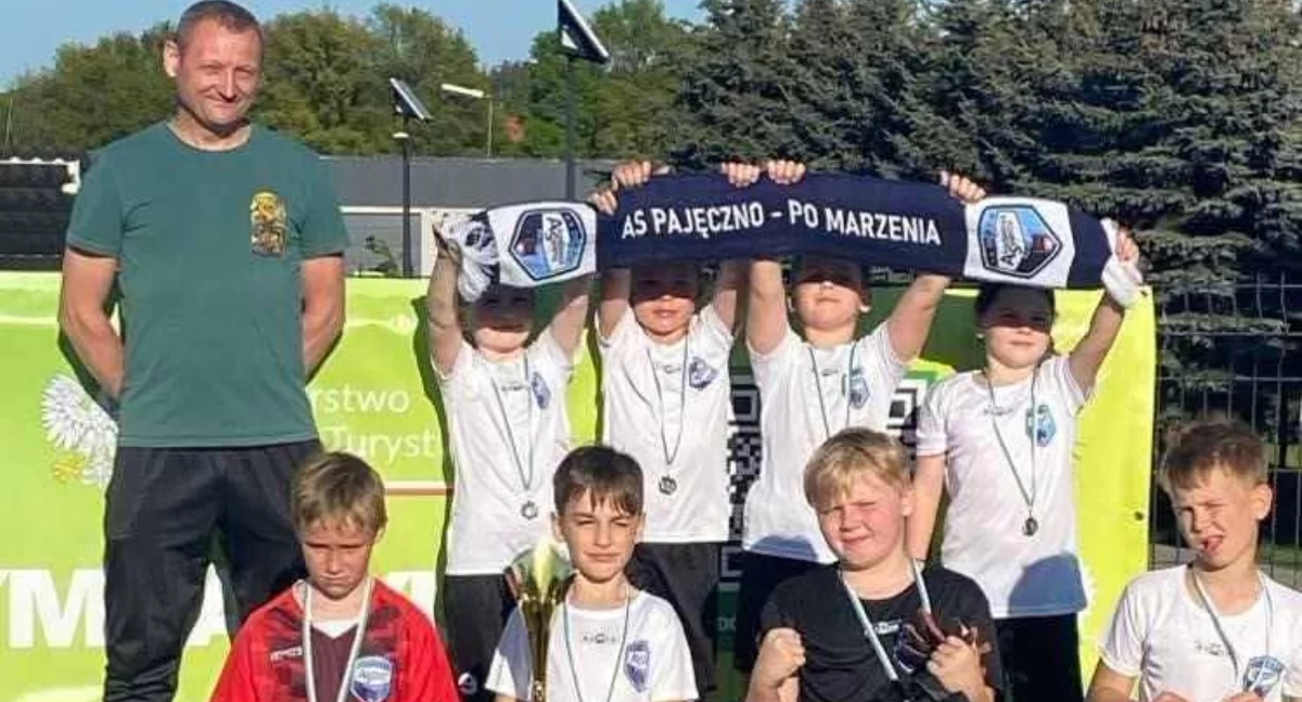 Młodzi piłkarze AS Pajęczno zagrają w finale wojewódzkim Pucharu Tymbarku