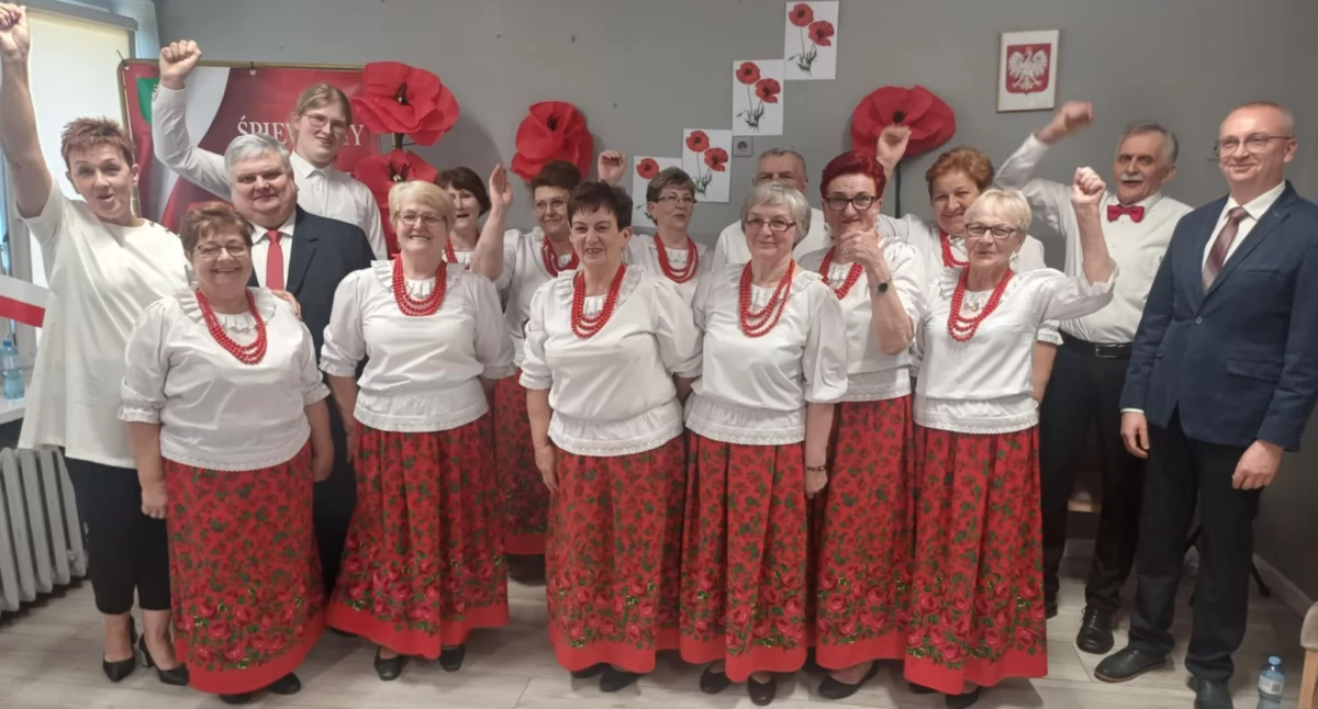 Koncert patriotyczny „Śpiewajmy Ojczyźnie” w Skomlinie i wokalny debiut wójta