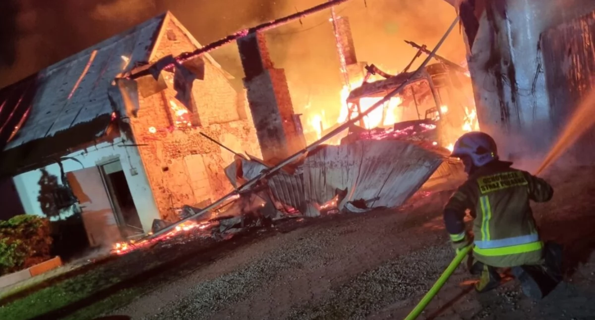 Groźny pożar na posesji u druha ochotnika