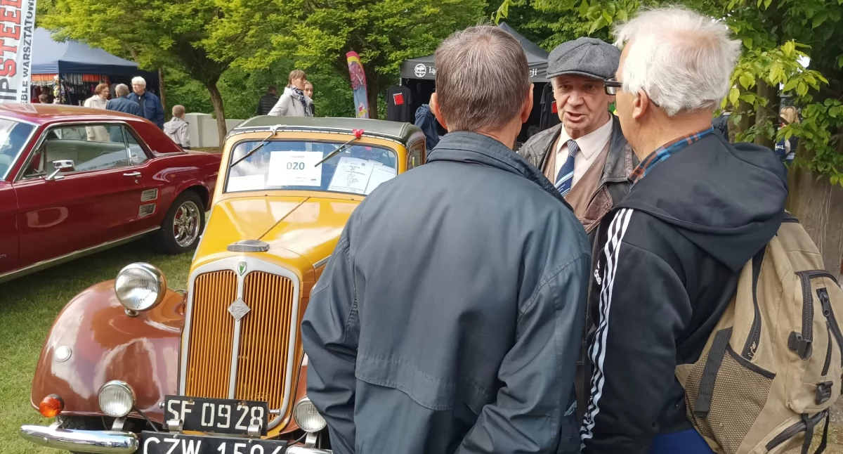Zabytkowe cudeńka zawarczały w Dworku Lipie Mońkowie 