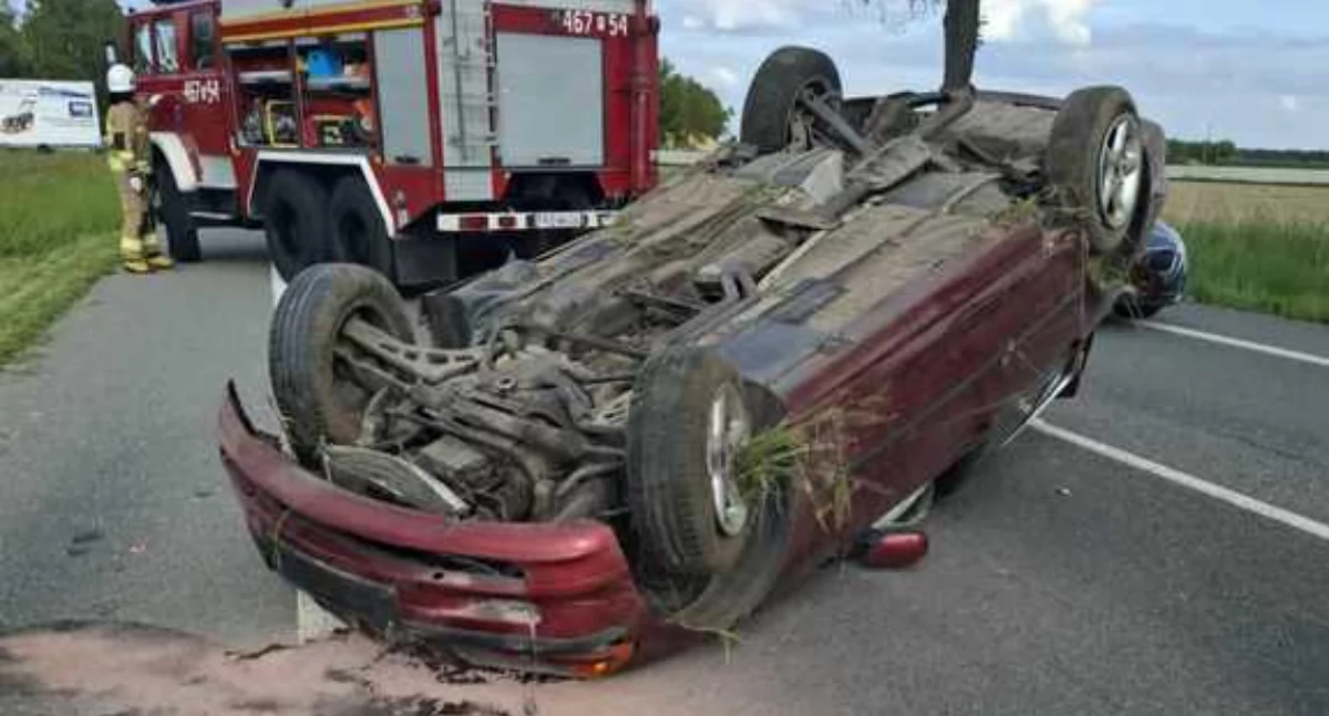 20-latek dachował swoim bmw - uciekł, bo nie miał prawa jazdy