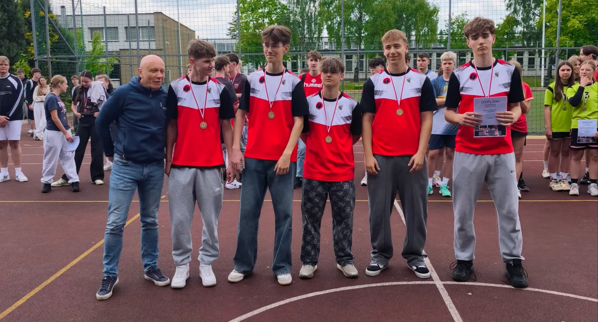 Zacięta rywalizacja i emocje do końca! Mistrzostwa Powiatu Wieluńskiego w koszykówce 3x3