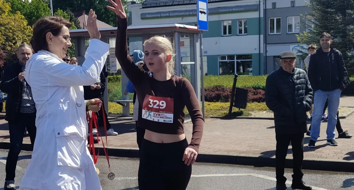 XVII Pętla Wieluńska: Adam Bednarz i Elżbieta Bryła triumfują w deszczu. Biegacze nie przestraszyli się pogody