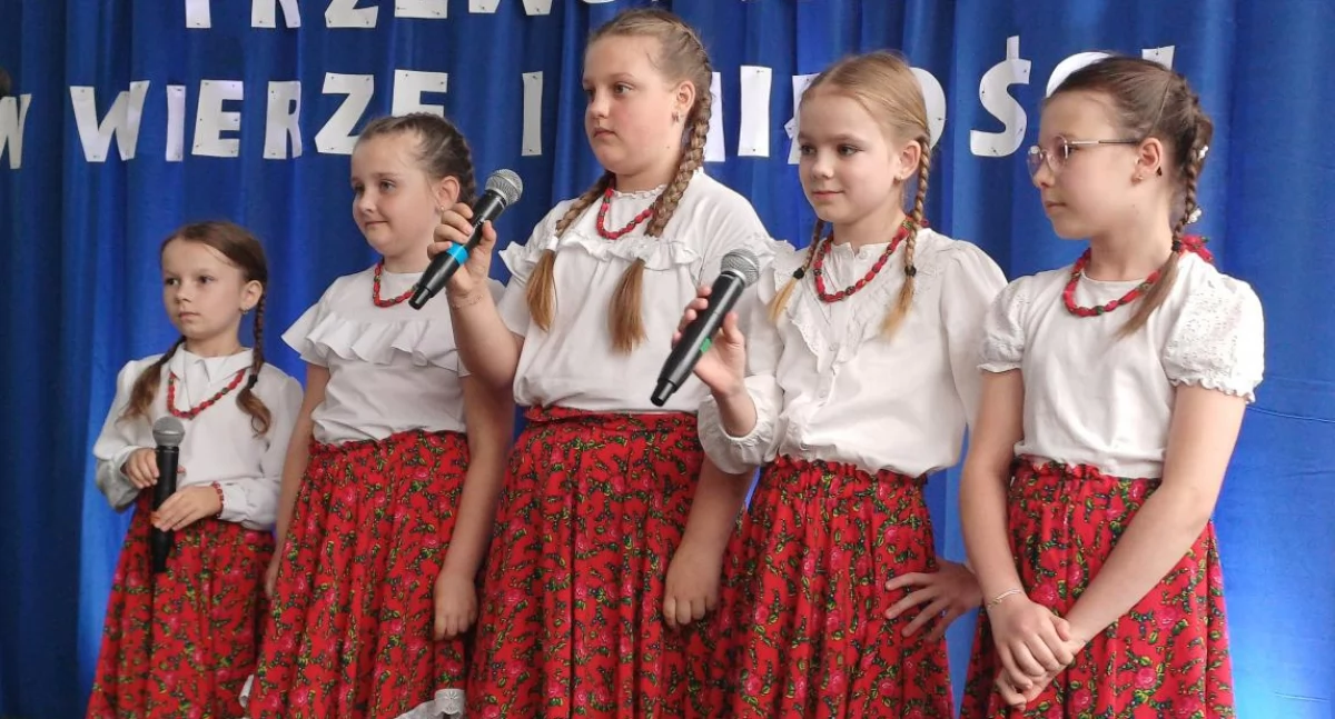 Muzyka, która porusza serca – I Gminny Przegląd Pieśni i Piosenek Religijnych w Toporowie