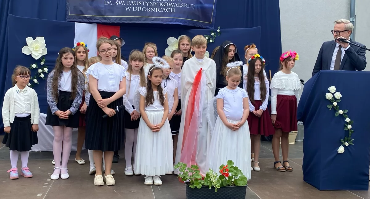 25 lat wspólnoty, wiary i edukacji: Jubileusz Katolickiej Szkoły Podstawowej Stowarzyszenia Przyjaciół Szkół Katolickich w Drobnicach