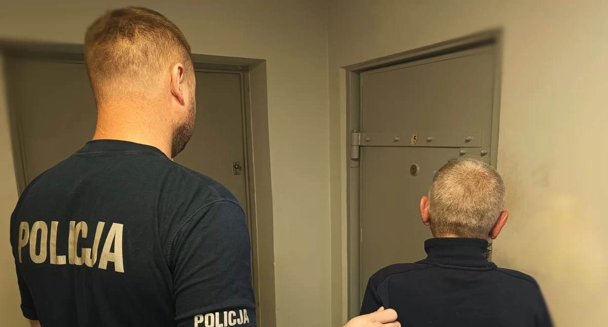 Pił piwo w parku. Okazało się, że był poszukiwany