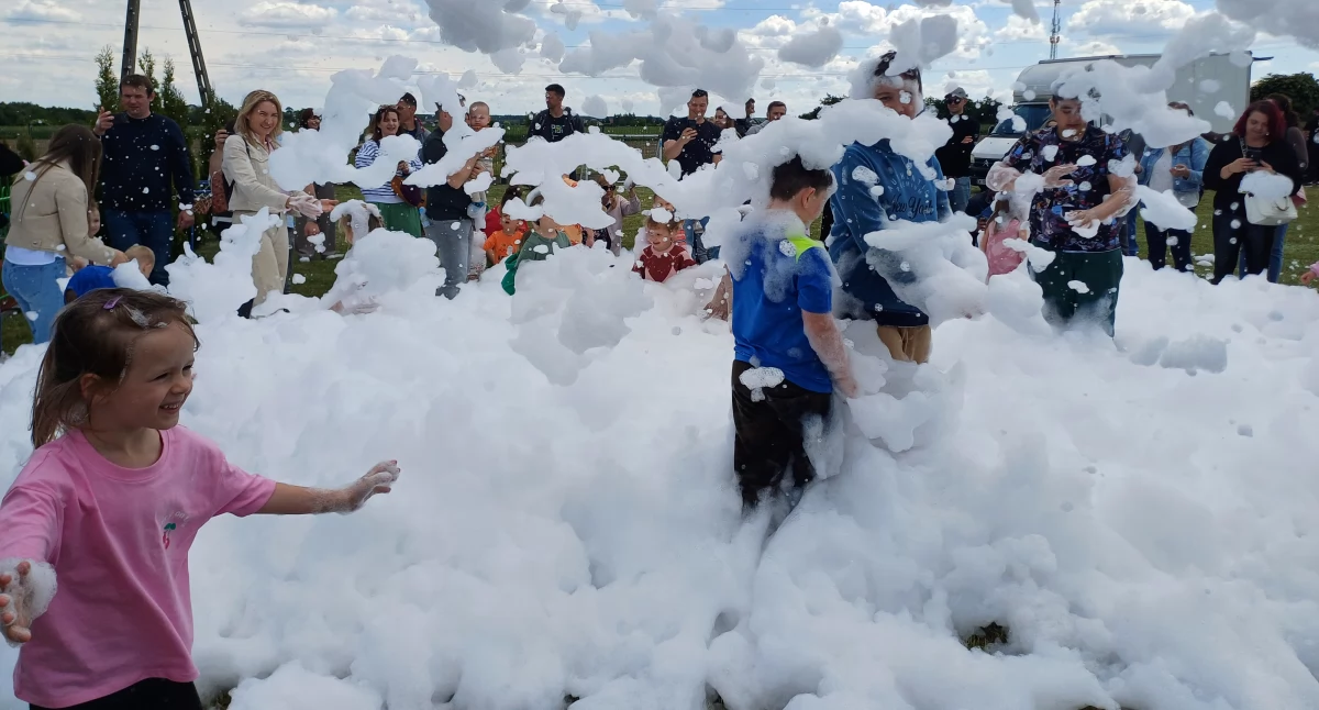 Piknik Rodzinny w Żłobku Miejskim w Wieluniu: kolorowy zawrót głowy 