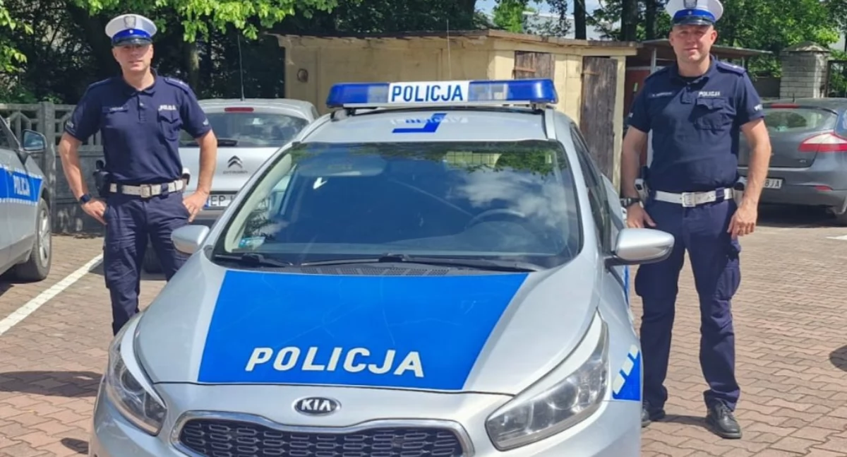 Ranny mężczyzna potrzebował pomocy - policjanci eskortowali go do szpitala