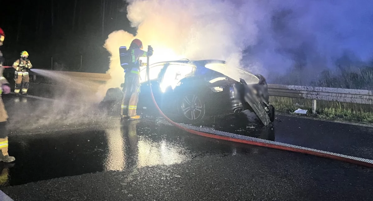 Porsche spłonęło na trasie S8 - nikomu nic się nie stało 