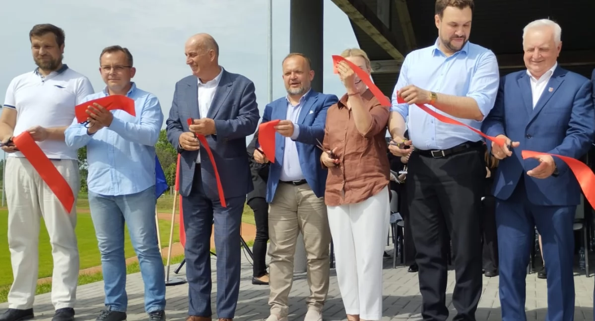 Uroczyste otwarcie stadionu sportowego w Czarnożyłach