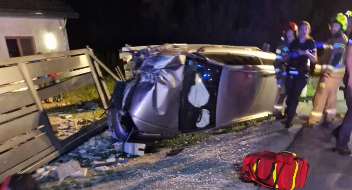 Ukradł auto i wjechał nim w ogrodzenie - 18-latek był pijany