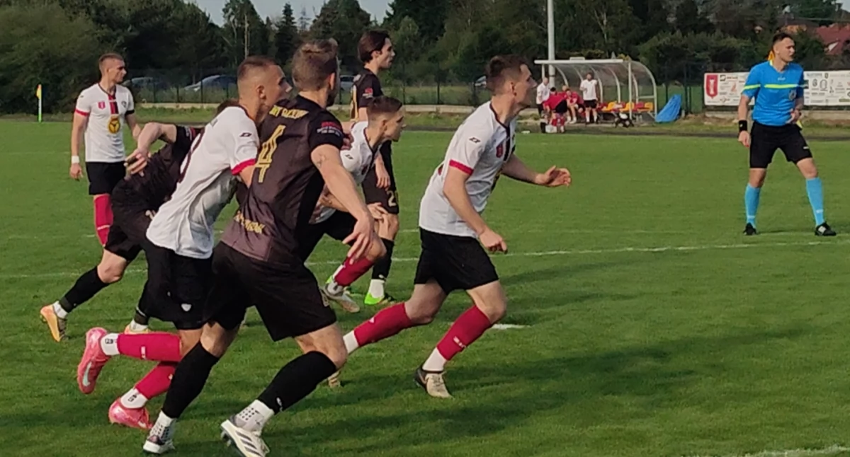 „Interesowały nas tylko trzy punkty” – WKS 1957 Wieluń wygrywa po dwóch miesiącach na Stadionie Miejskim w Osjakowie! Vladyslav Fantalin bohaterem meczu