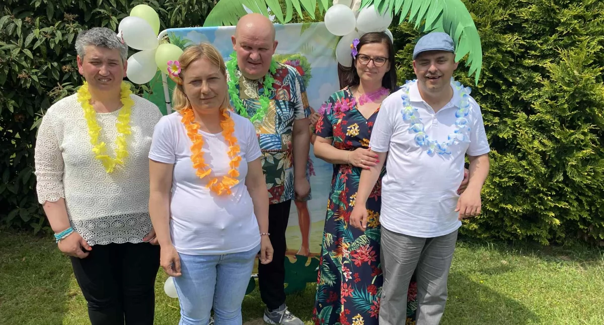 Piknik rodzinny „Bliżej Siebie” w Ostrówku – integracja, radość i hawajska atmosfera
