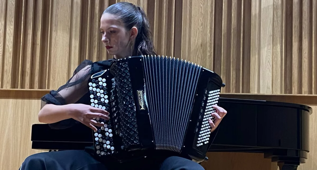 Dziewczyna z akordeonem. Alicja Marciniak z Łagiewnik i jej muzyczny talent