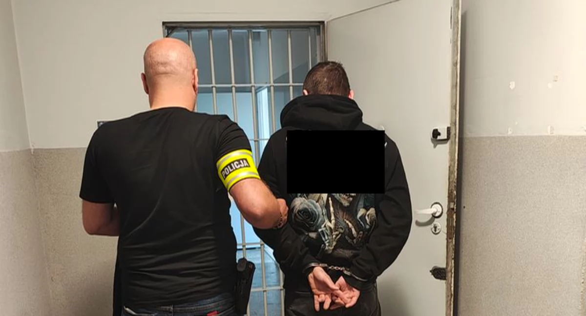 Policjanci przyjechali do awantury domowej. W szafce znaleźli mefedron
