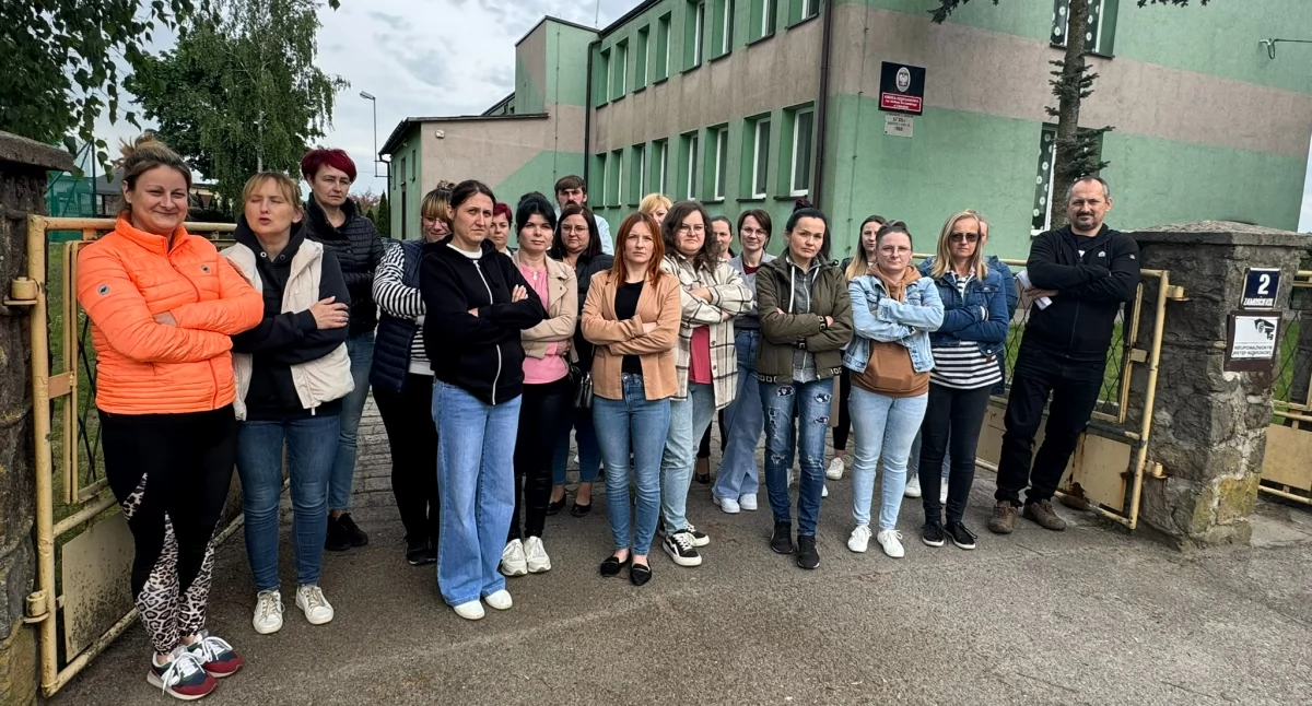 Szkoła zostaje, albo odwołujemy wójta. Rodzice dzieci szkoły przeznaczonej do częściowej likwidacji wkurzeni