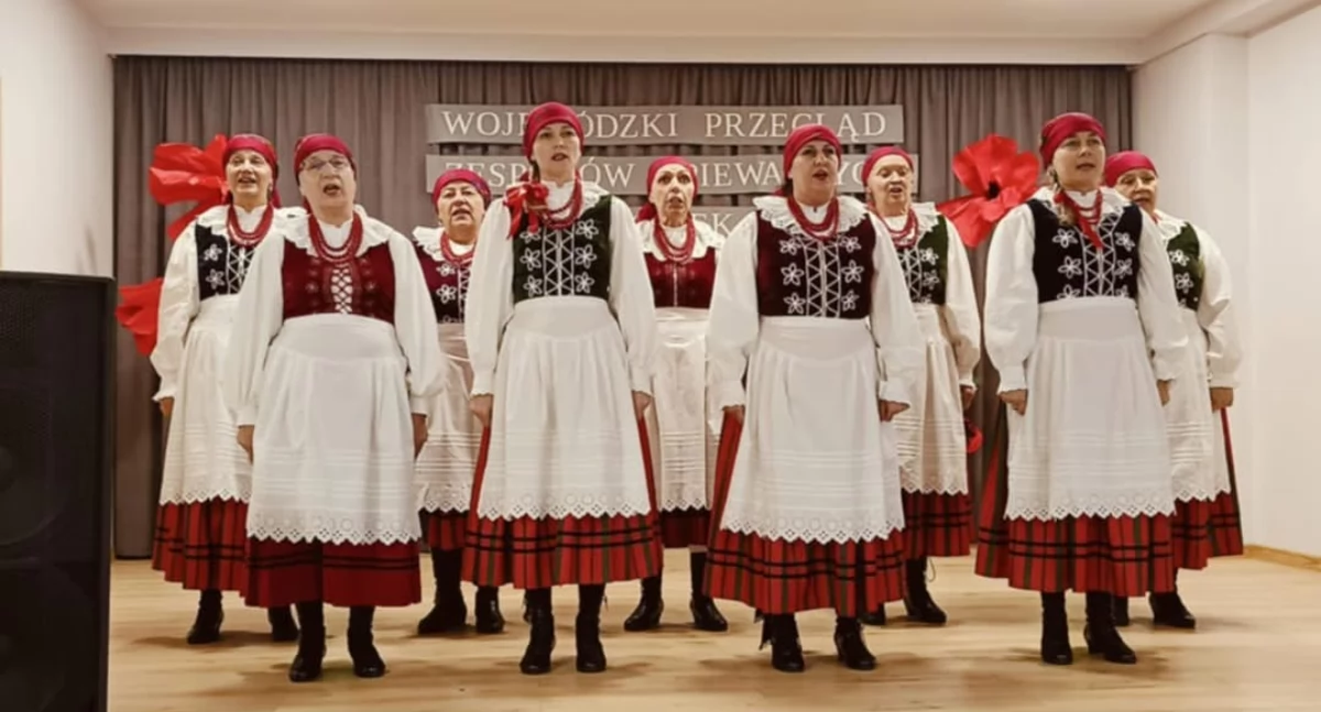 Zespół „Jacy Tacy” z Ożarowa podbija sceny folklorystyczne: kolejne sukcesy i nagrody