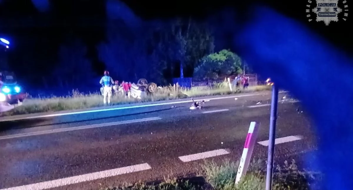 Wypadek z udziałem dwóch aut - policjant po służbie pomógł poszkodowanym