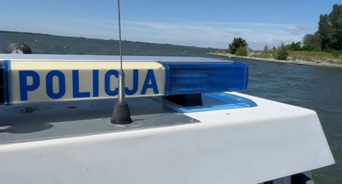 Żaglówka przewróciła się na wodzie - potrzebna była pomoc służb
