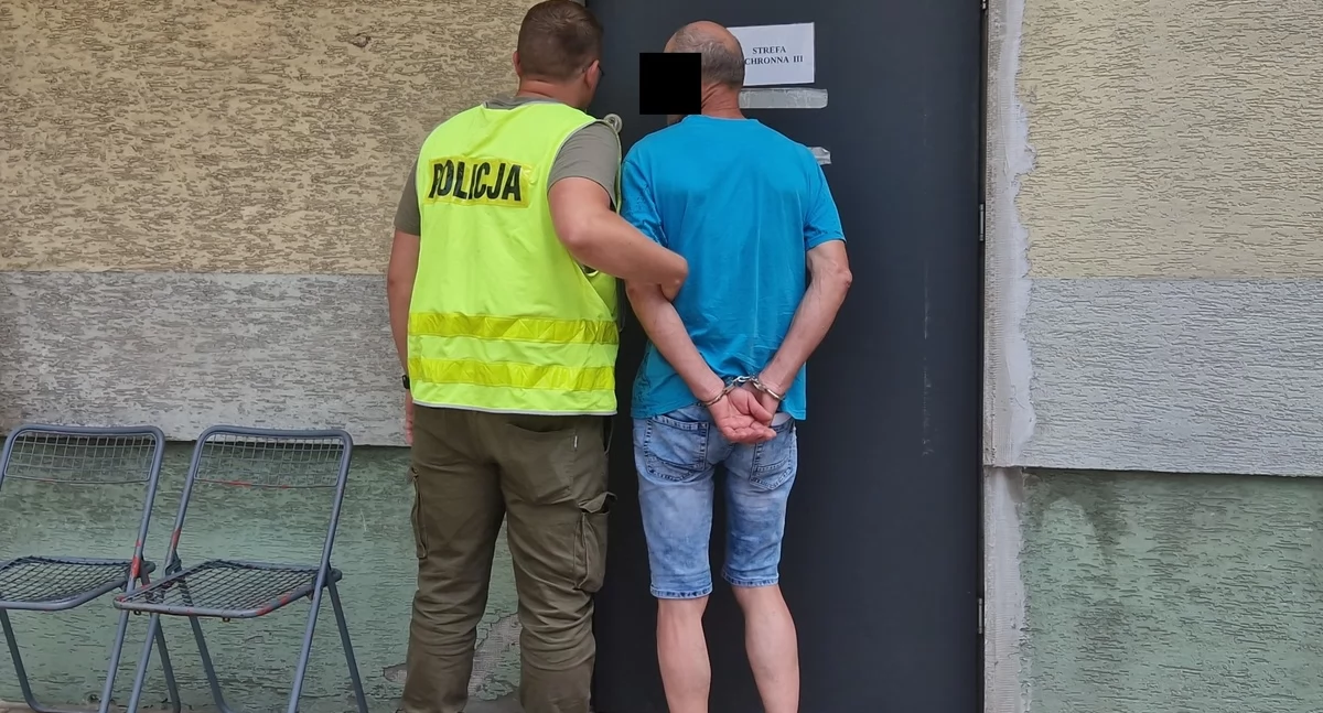 59-letni był kompletnie pijany - policjantom chciał wręczyć łapówkę na... dobry obiad